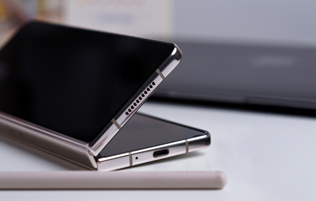 4_foldable phone